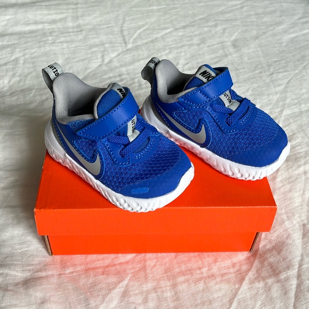 Nike baby shoes NIB sz 3
